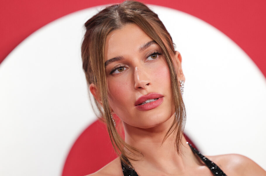 hailey bieber make up for ever lip liner